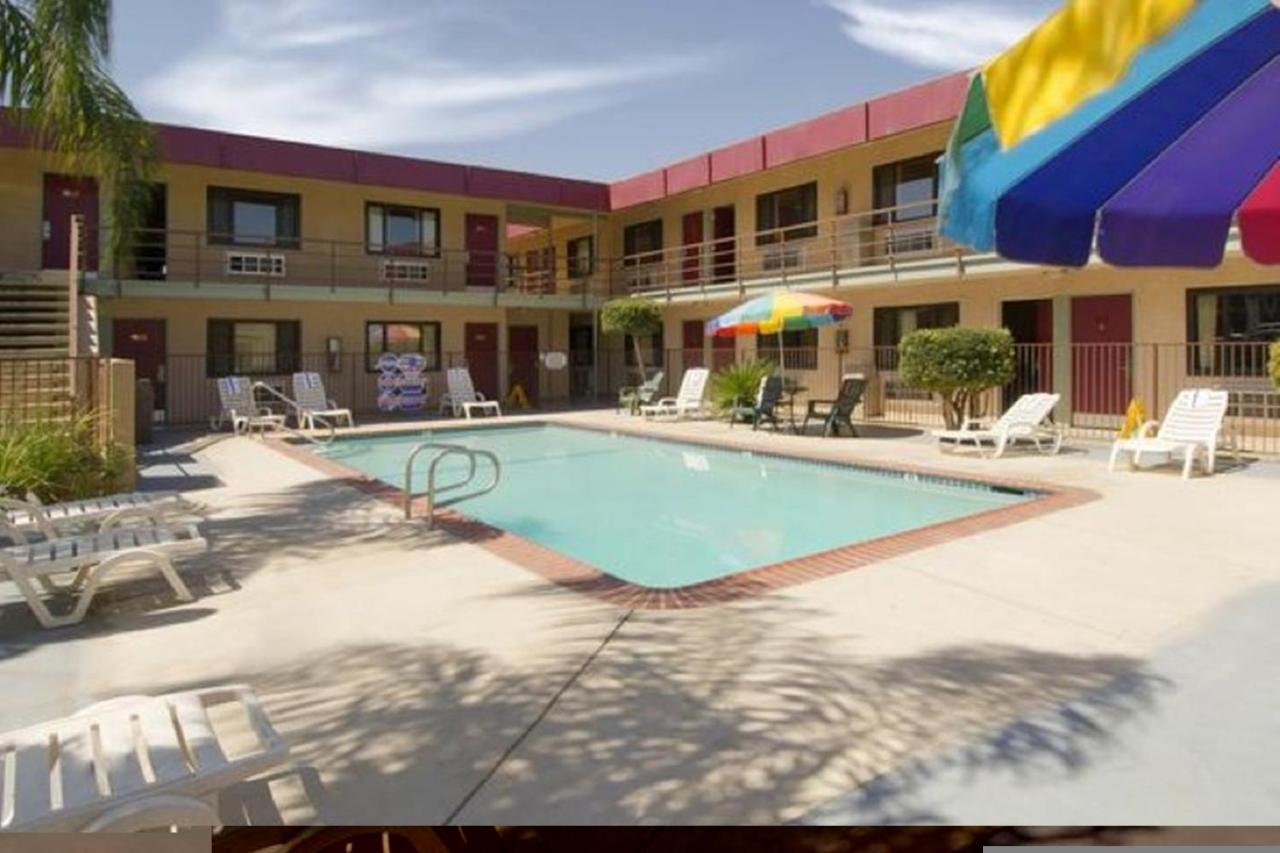 Red Roof Inn Bakersfield Exterior photo