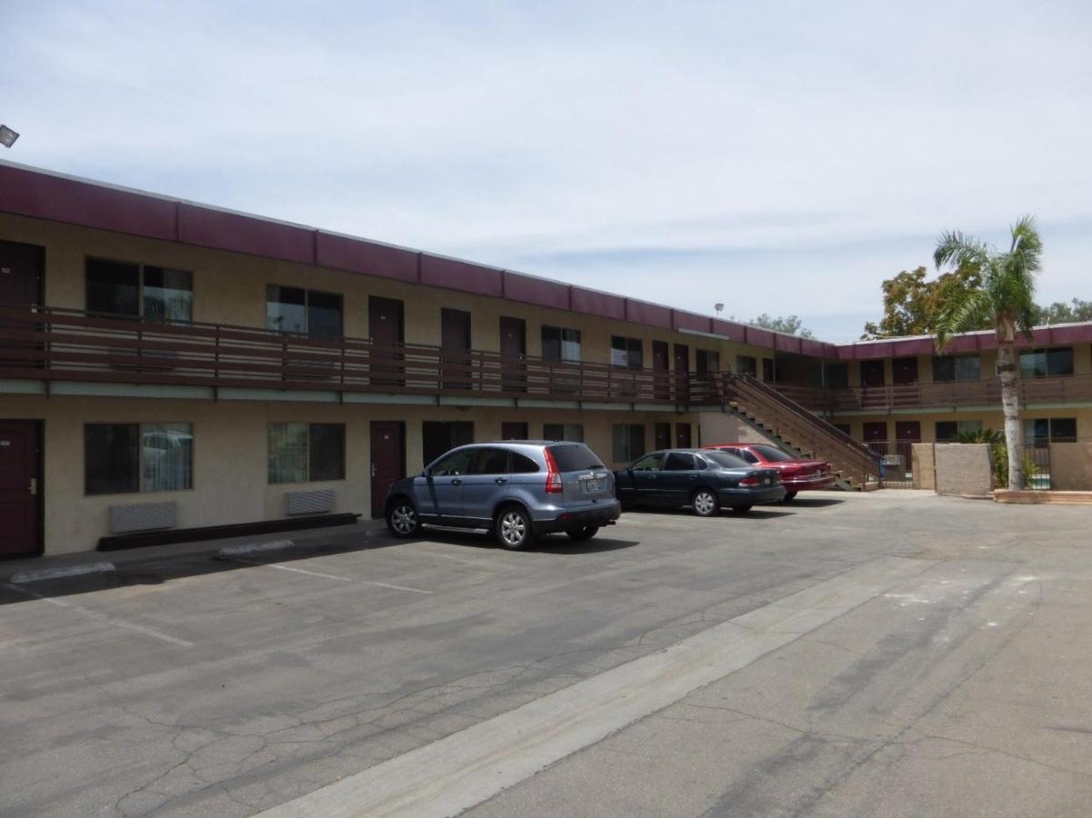 Red Roof Inn Bakersfield Exterior photo