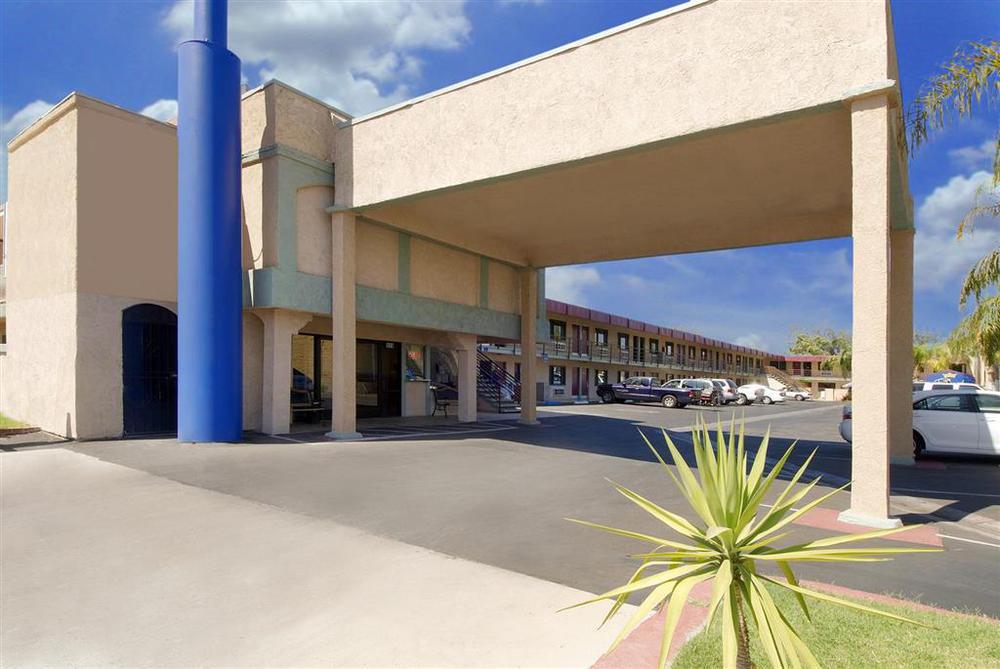 Red Roof Inn Bakersfield Exterior photo