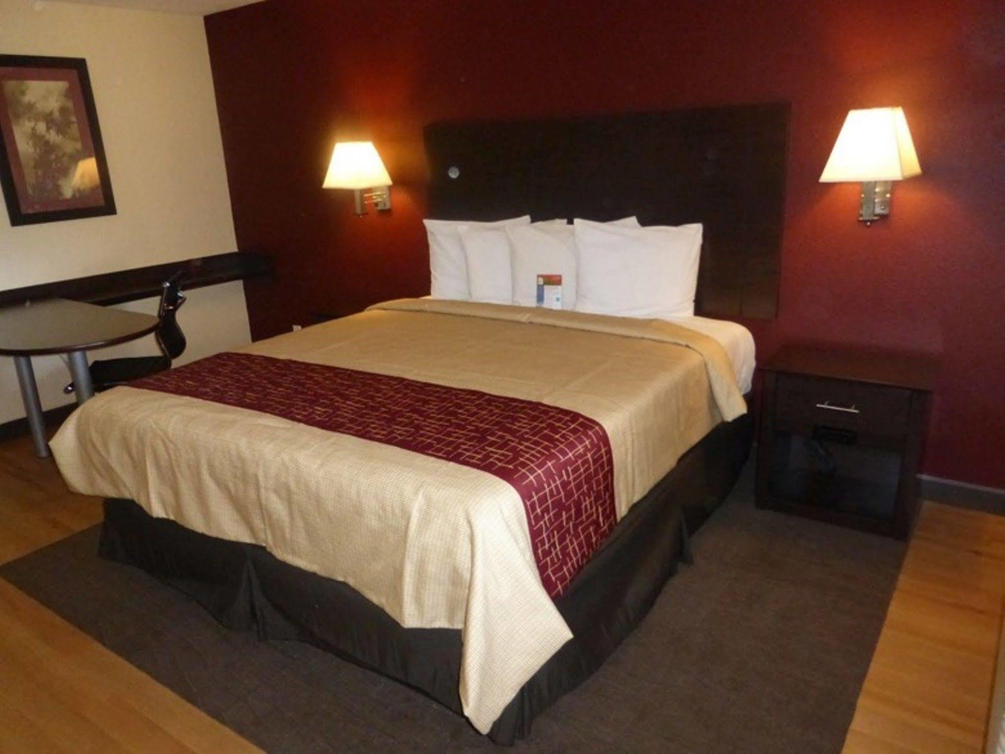Red Roof Inn Bakersfield Exterior photo